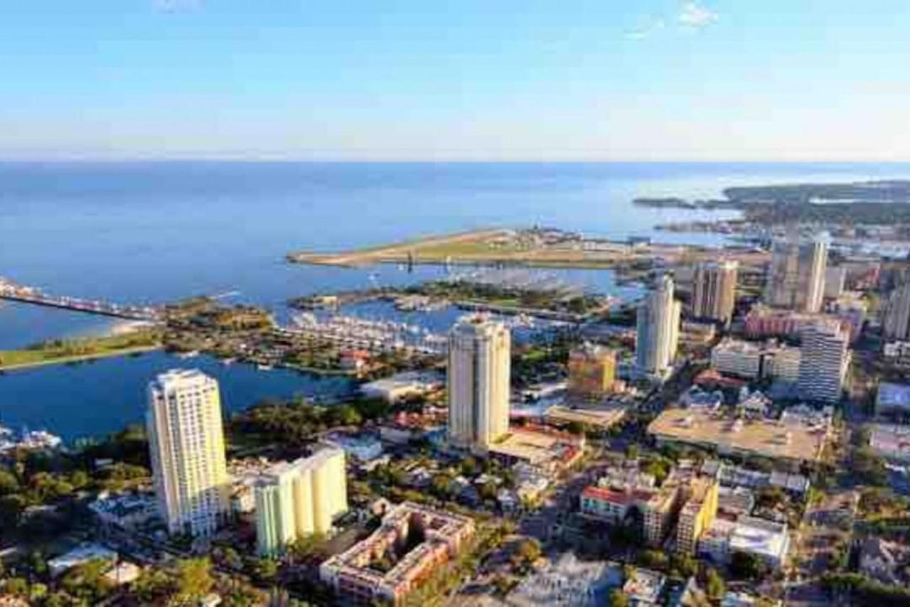 Sunshine-shopping-dining In The Heart Of Downtown * St. Petersburg