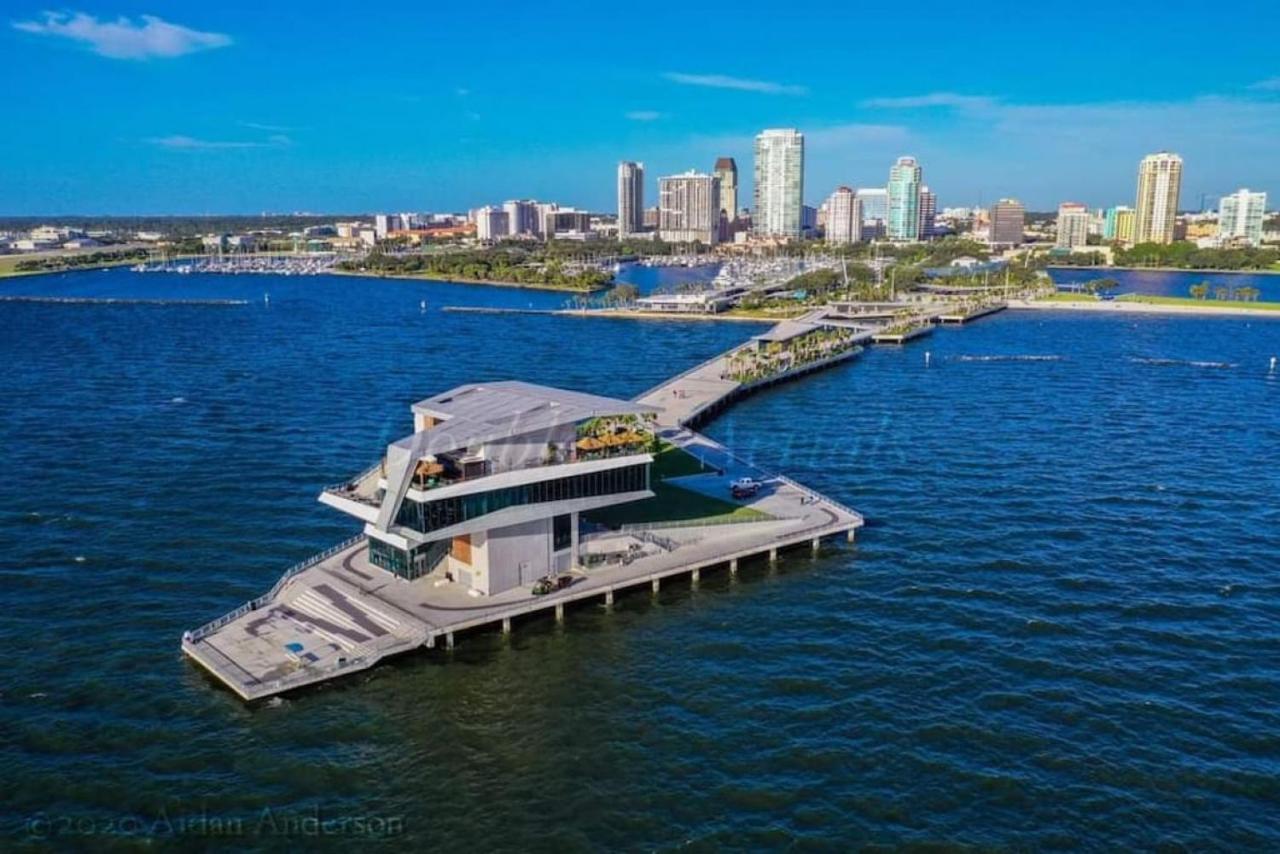 Sunshine-shopping-dining In The Heart Of Downtown Holiday home