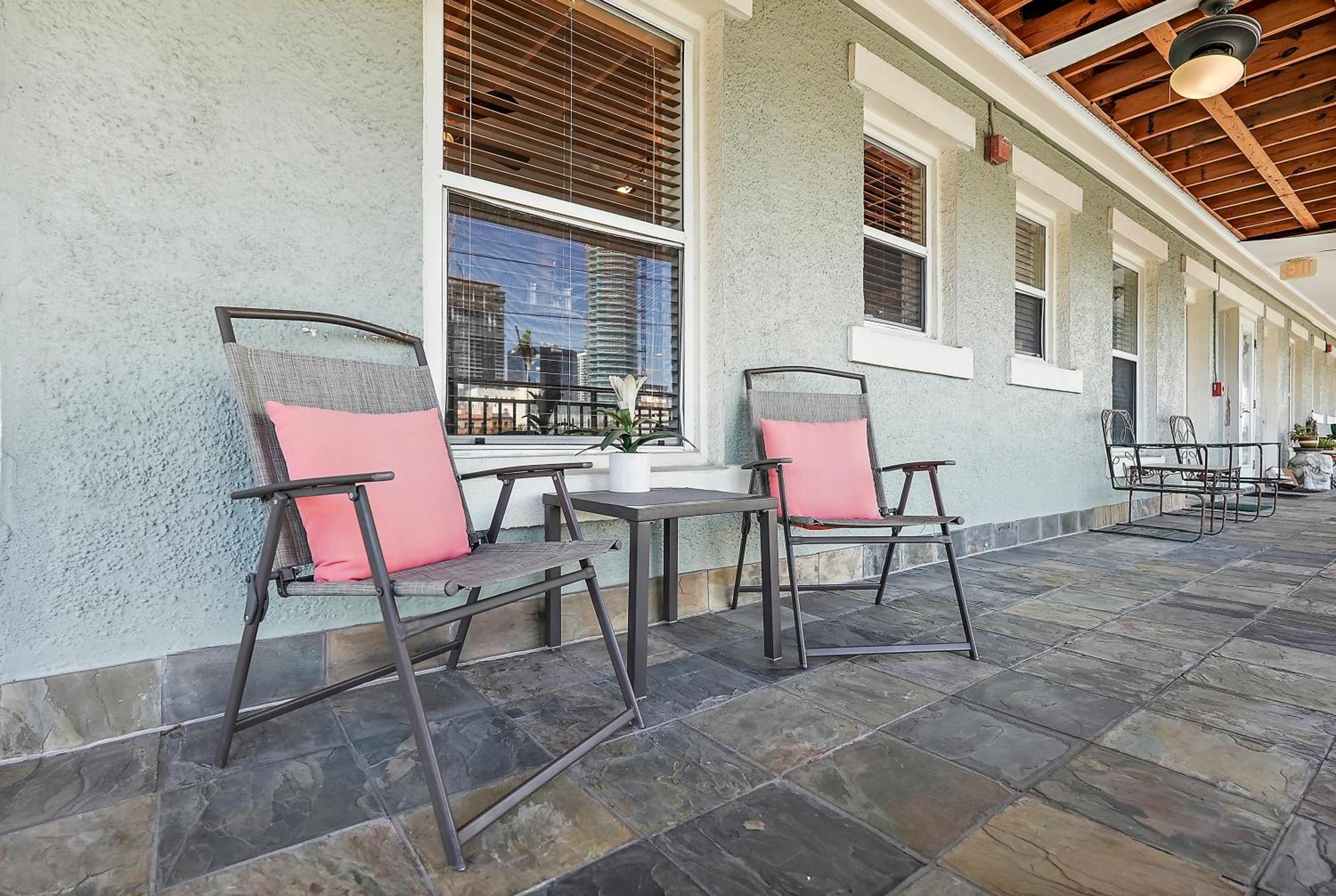 Sunshine-shopping-dining In The Heart Of Downtown Holiday home *