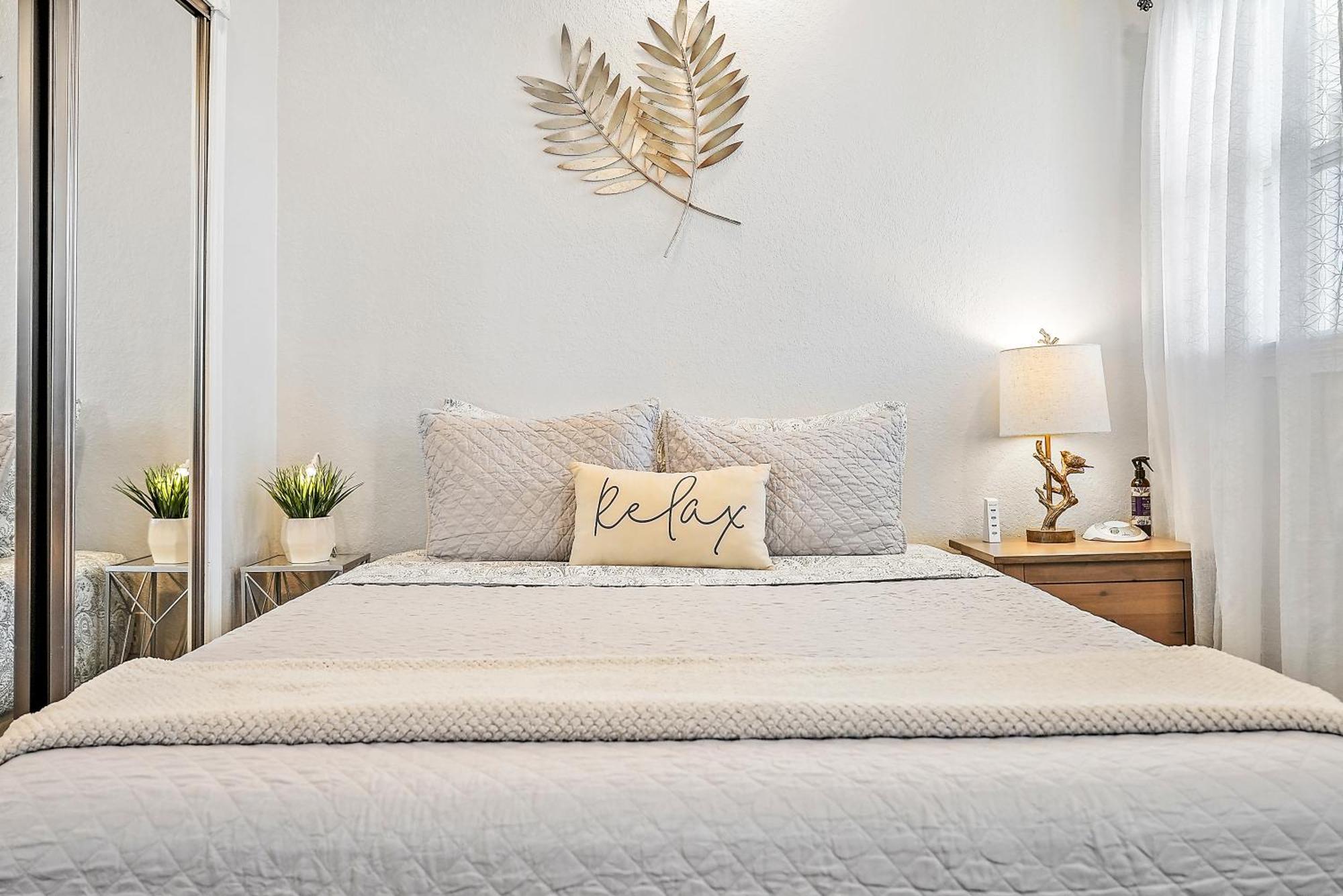 Holiday home Sunshine-shopping-dining In The Heart Of Downtown *