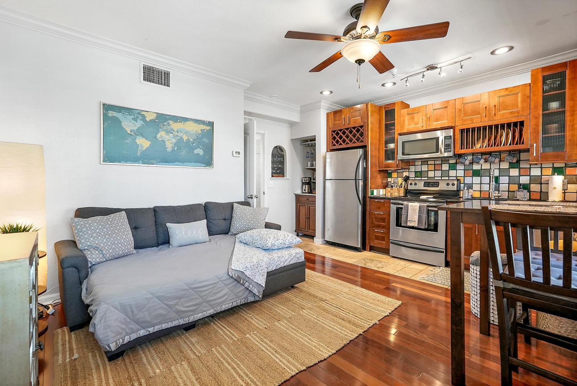 Sunshine-shopping-dining In The Heart Of Downtown Holiday home St. Petersburg